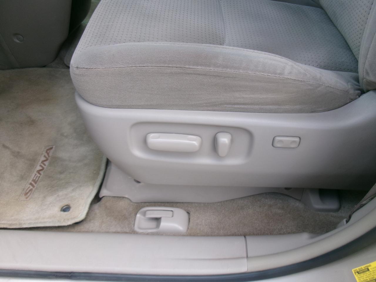 Toyota Sienna LE FWD 8-Passenger Seating 2008