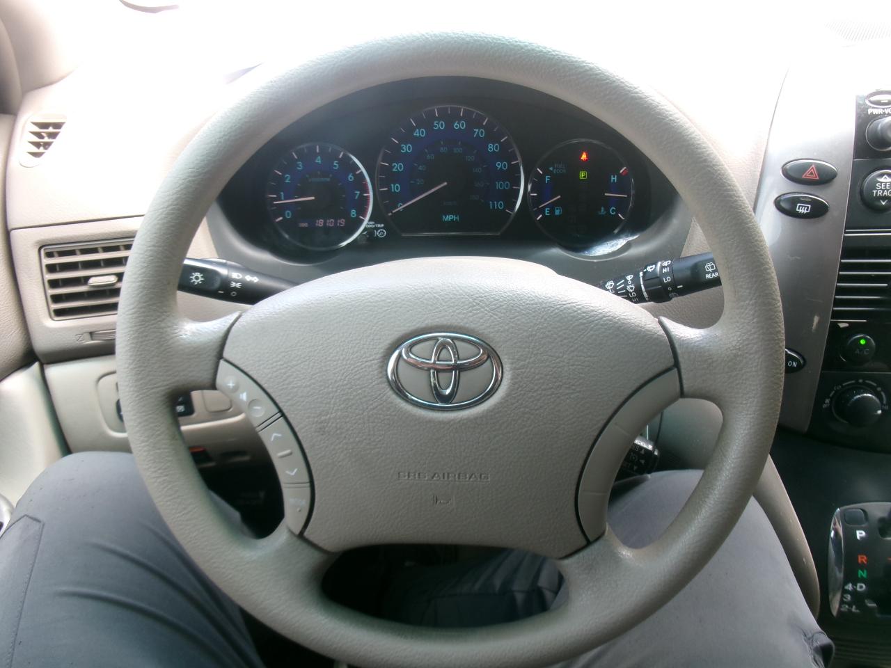 Toyota Sienna LE FWD 8-Passenger Seating 2008