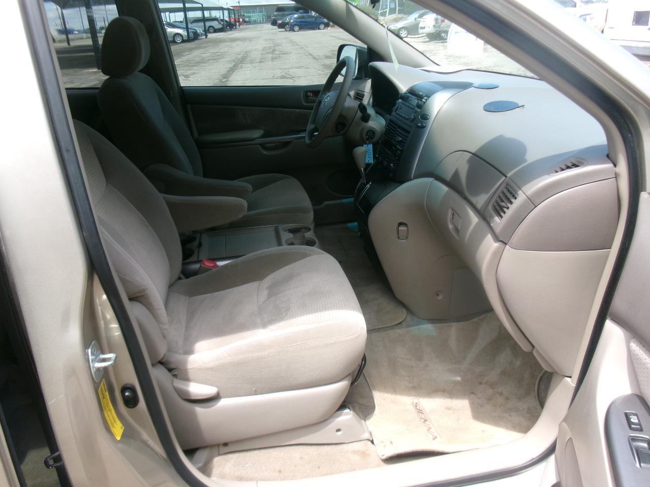 Toyota Sienna LE FWD 8-Passenger Seating 2008