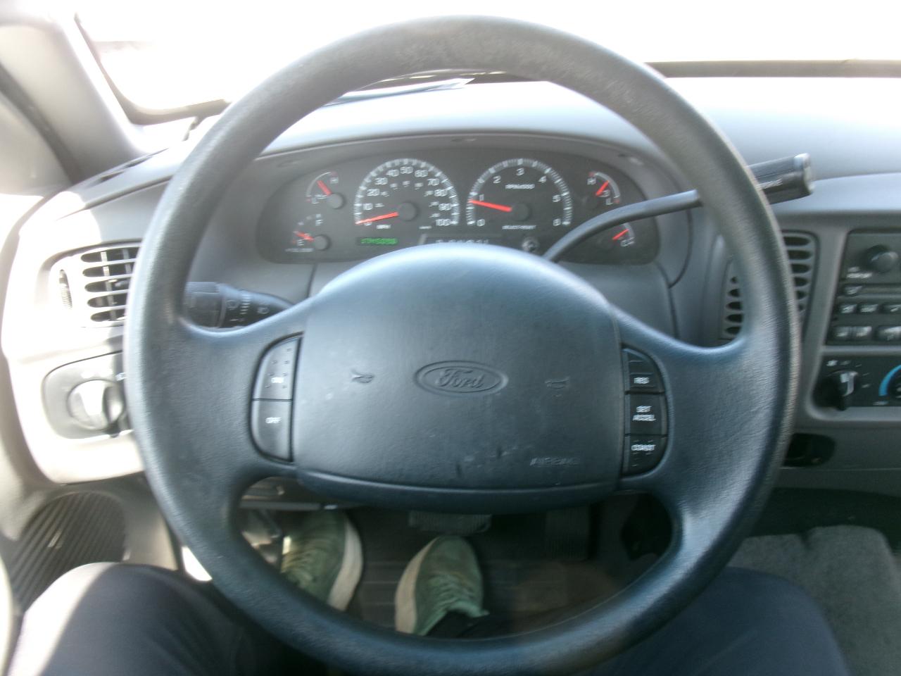 Ford F-150 XLT SuperCrew 2WD 2001