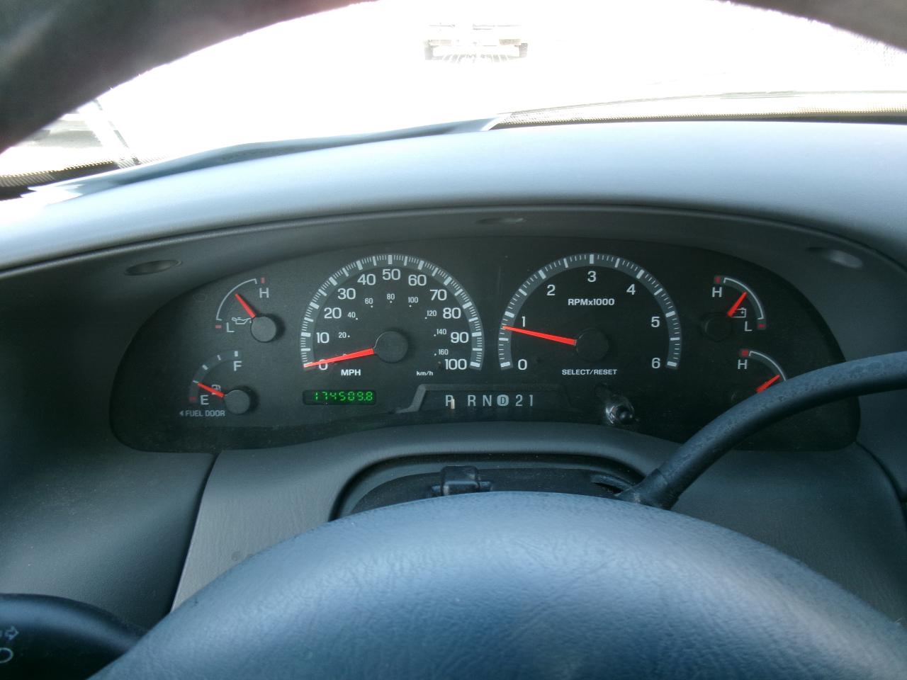 Ford F-150 XLT SuperCrew 2WD 2001