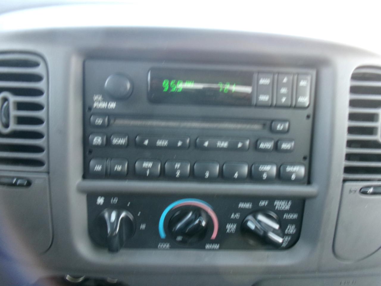 Ford F-150 XLT SuperCrew 2WD 2001