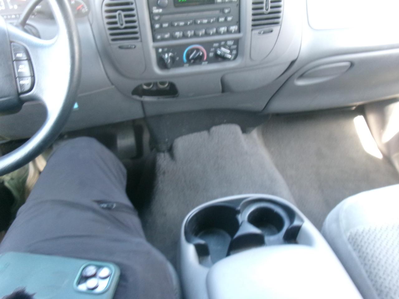 Ford F-150 XLT SuperCrew 2WD 2001