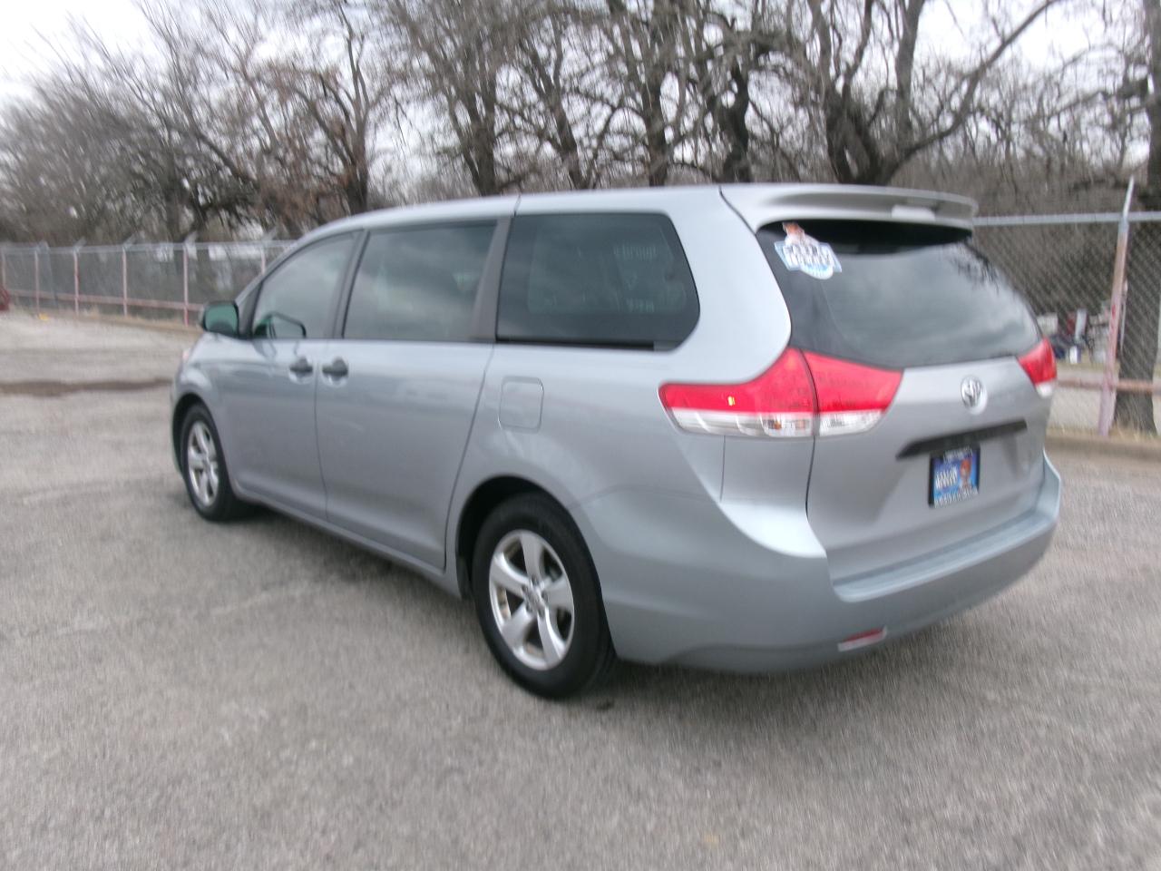 Toyota Sienna FWD 7-Passenger V6 2014