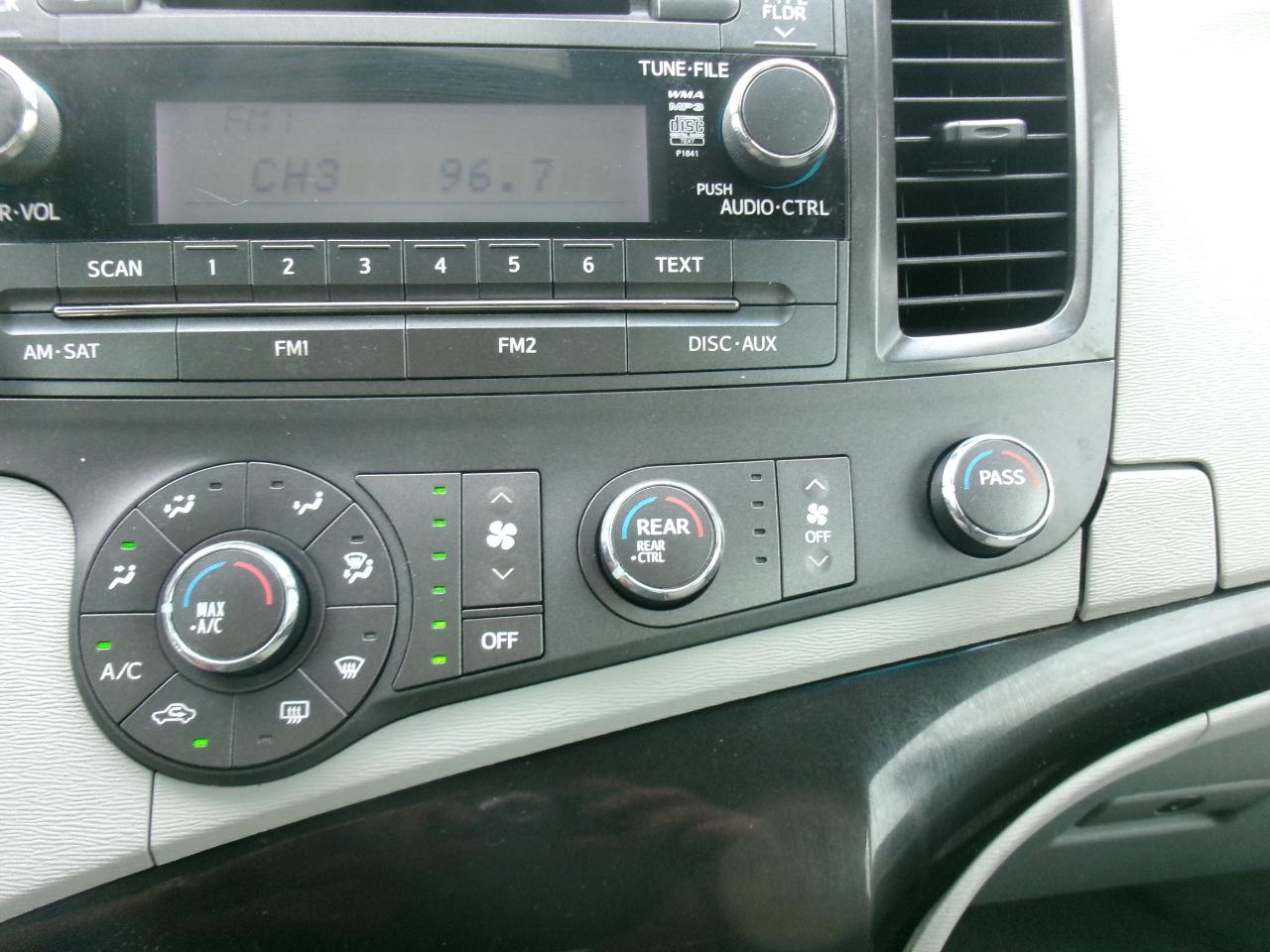 Toyota Sienna FWD 7-Passenger V6 2014