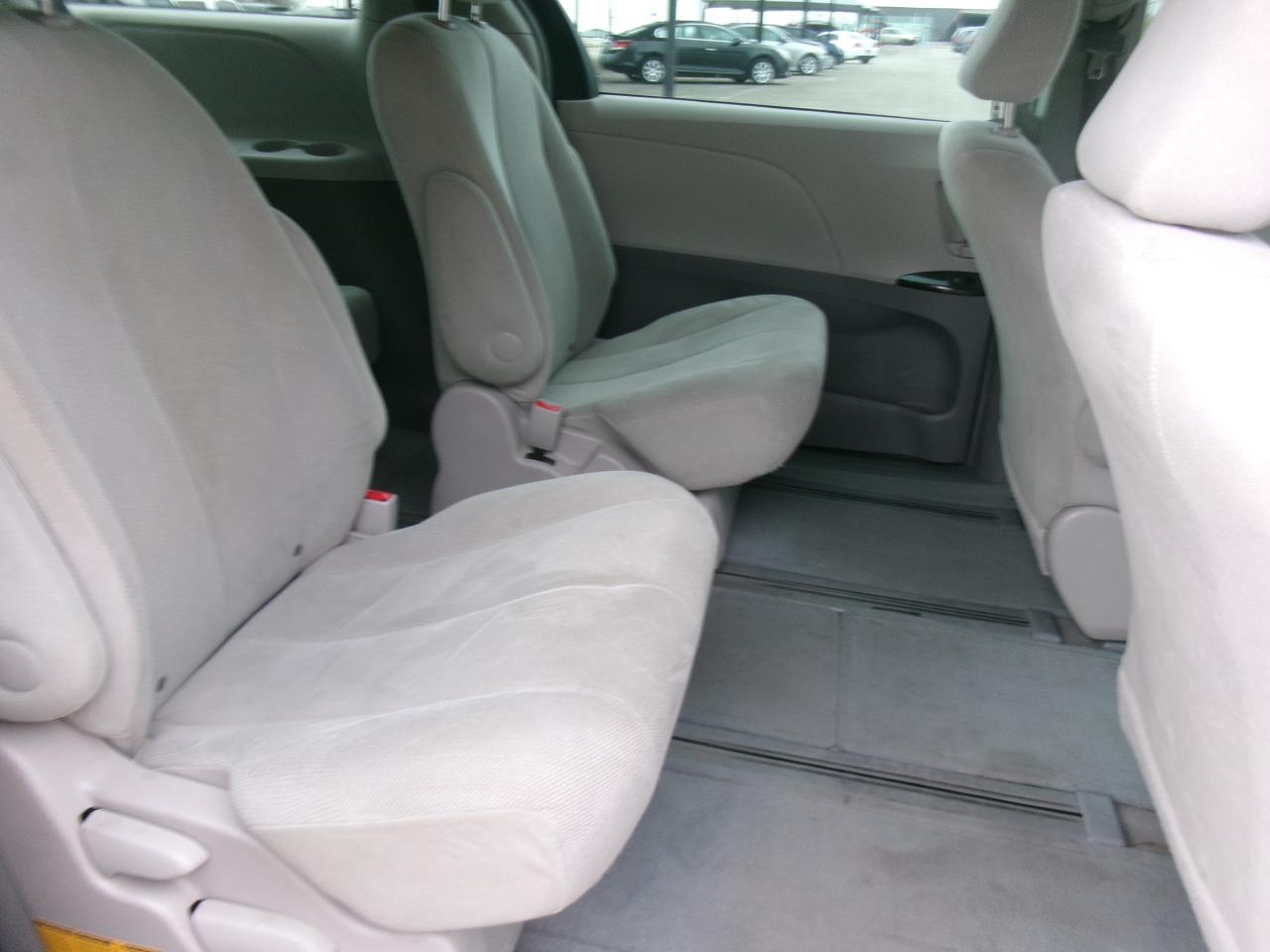Toyota Sienna FWD 7-Passenger V6 2014