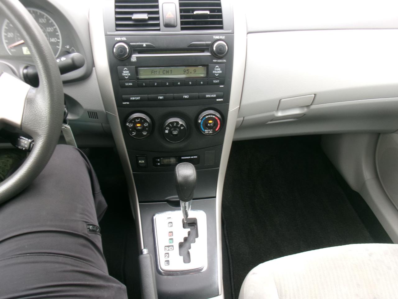 Toyota Corolla LE 2010