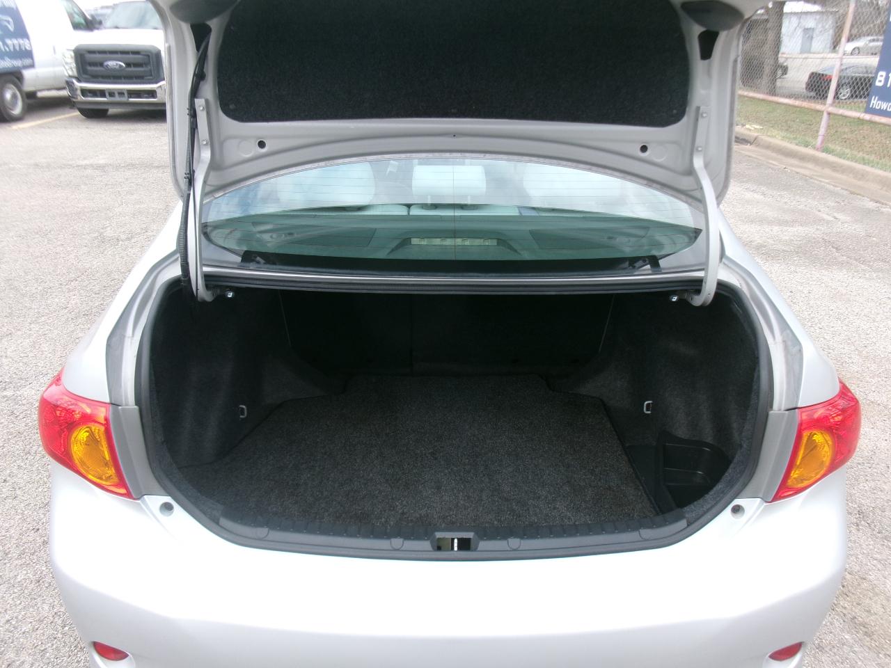 Toyota Corolla LE 2010