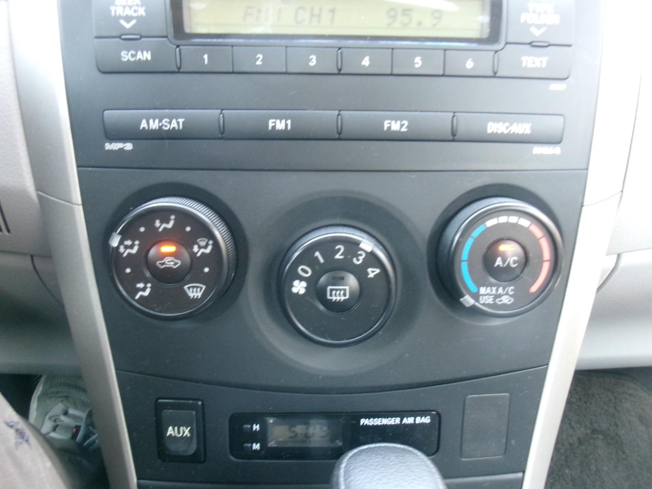 Toyota Corolla LE 2010