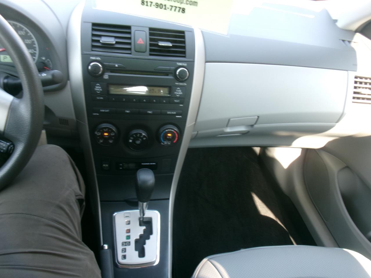 Toyota Corolla LE 2010