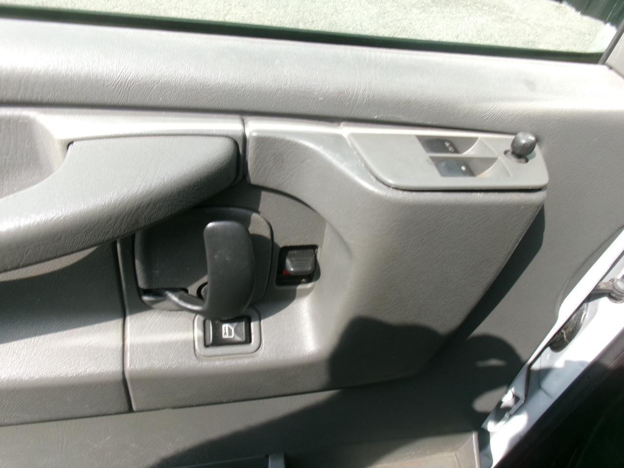 Chevrolet Express LS 3500 2009