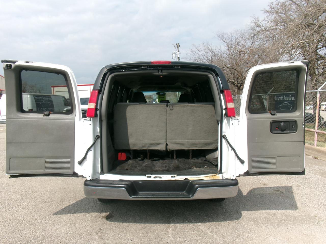 Chevrolet Express LS 3500 2009