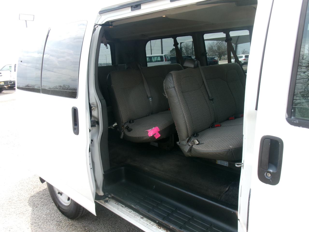 Chevrolet Express LS 3500 2009