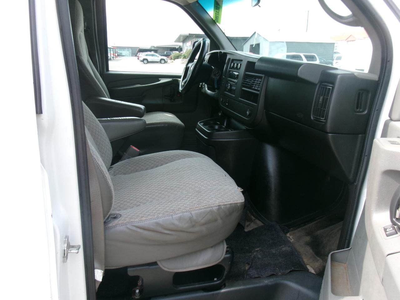 Chevrolet Express LS 3500 2009