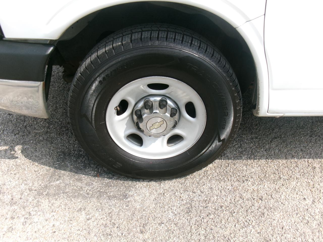 Chevrolet Express LS 3500 2009