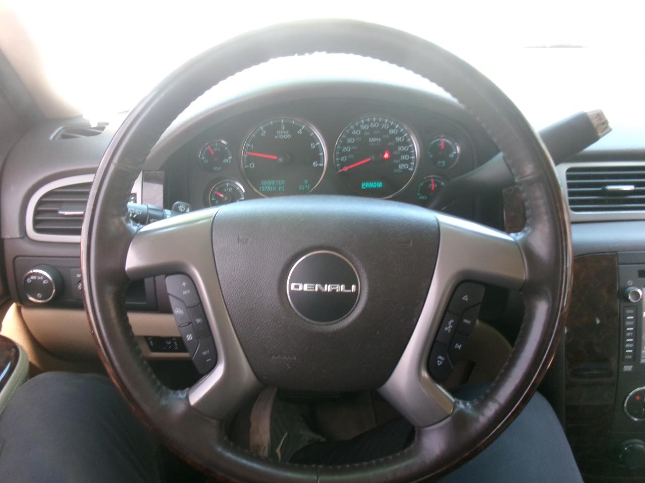 GMC Yukon Denali 4WD 2012