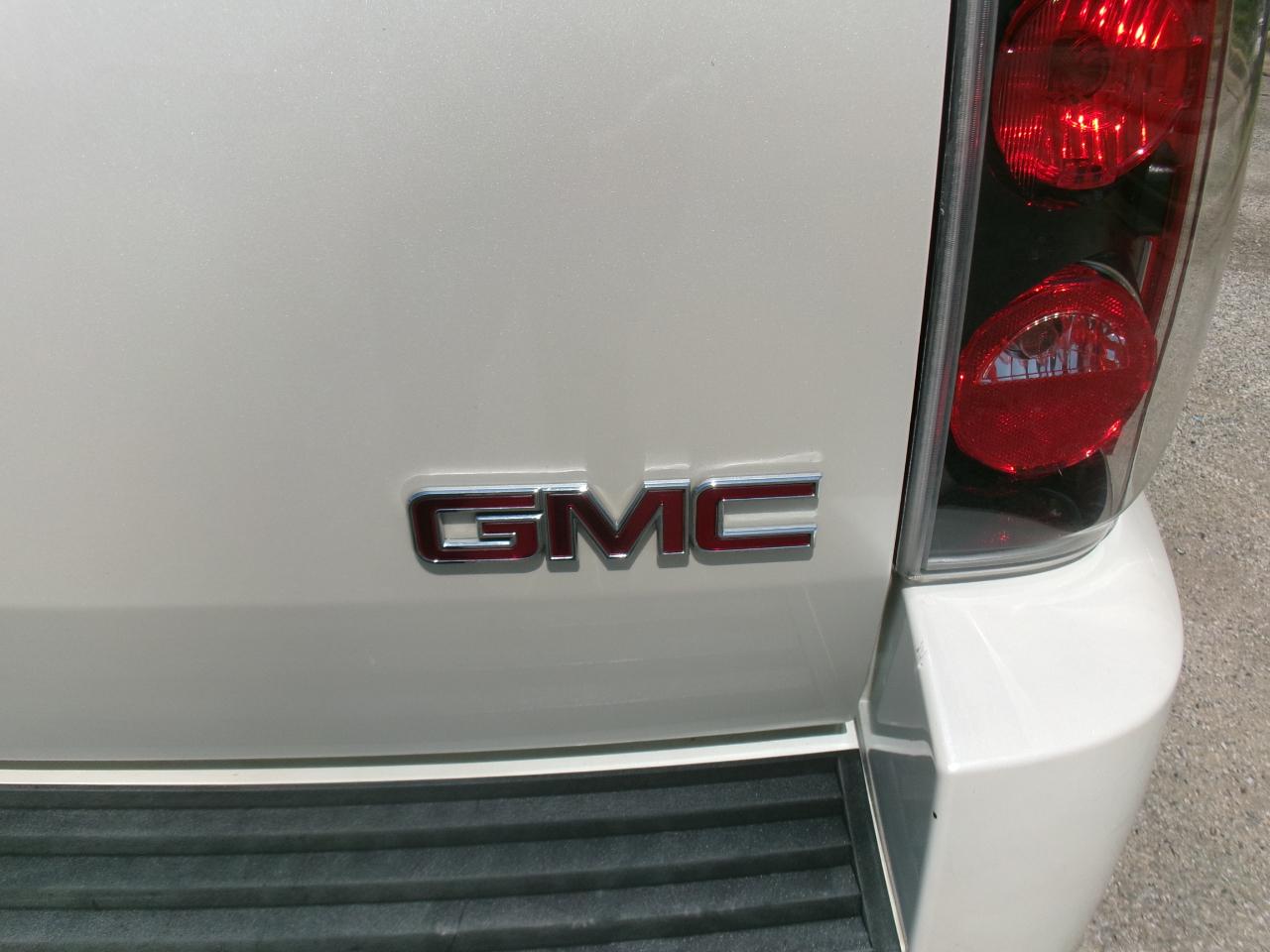 GMC Yukon Denali 4WD 2012