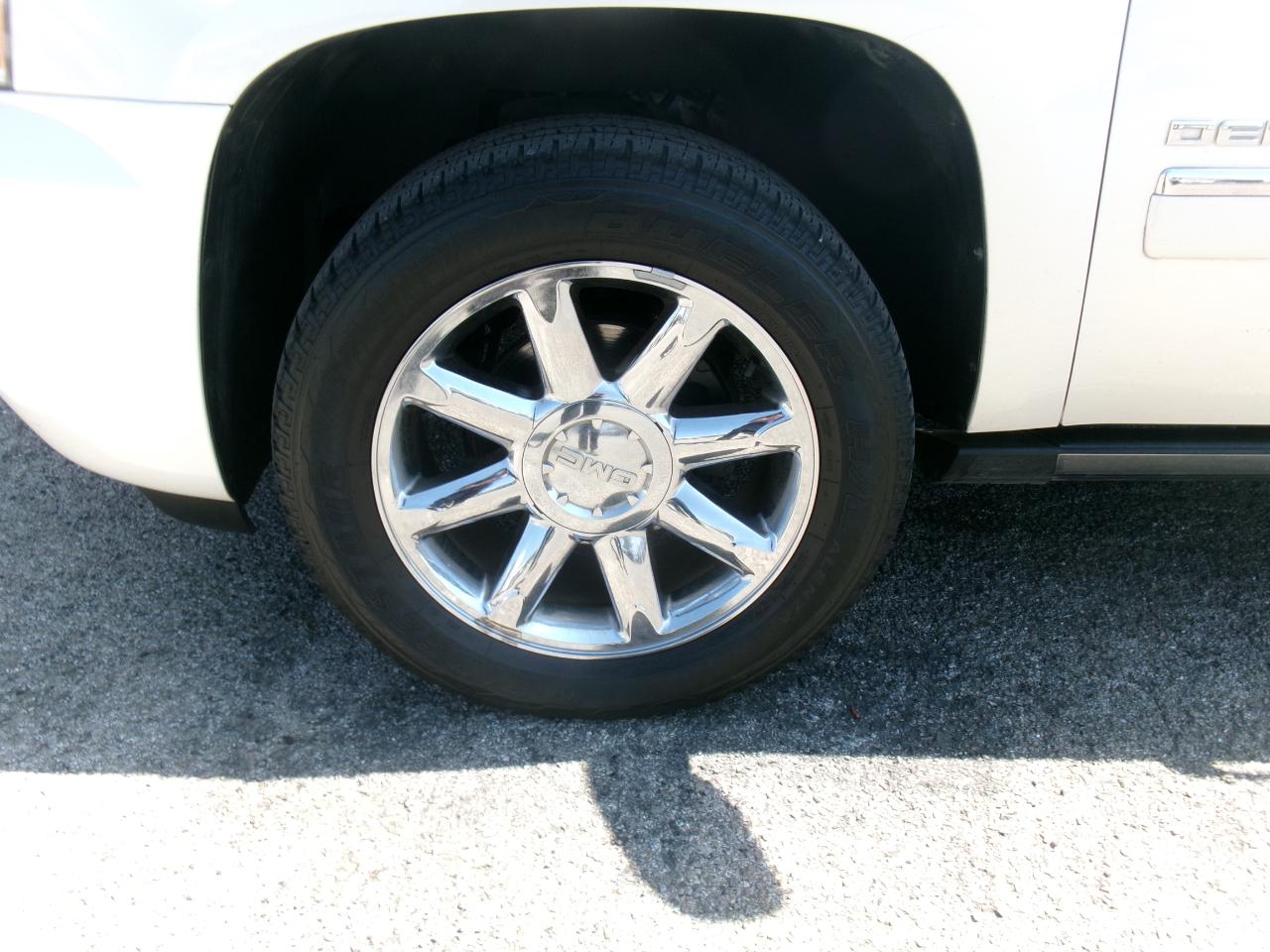 GMC Yukon Denali 4WD 2012