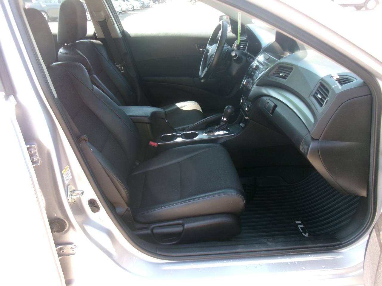 Acura ILX 4dr Sdn 2.0L 2013