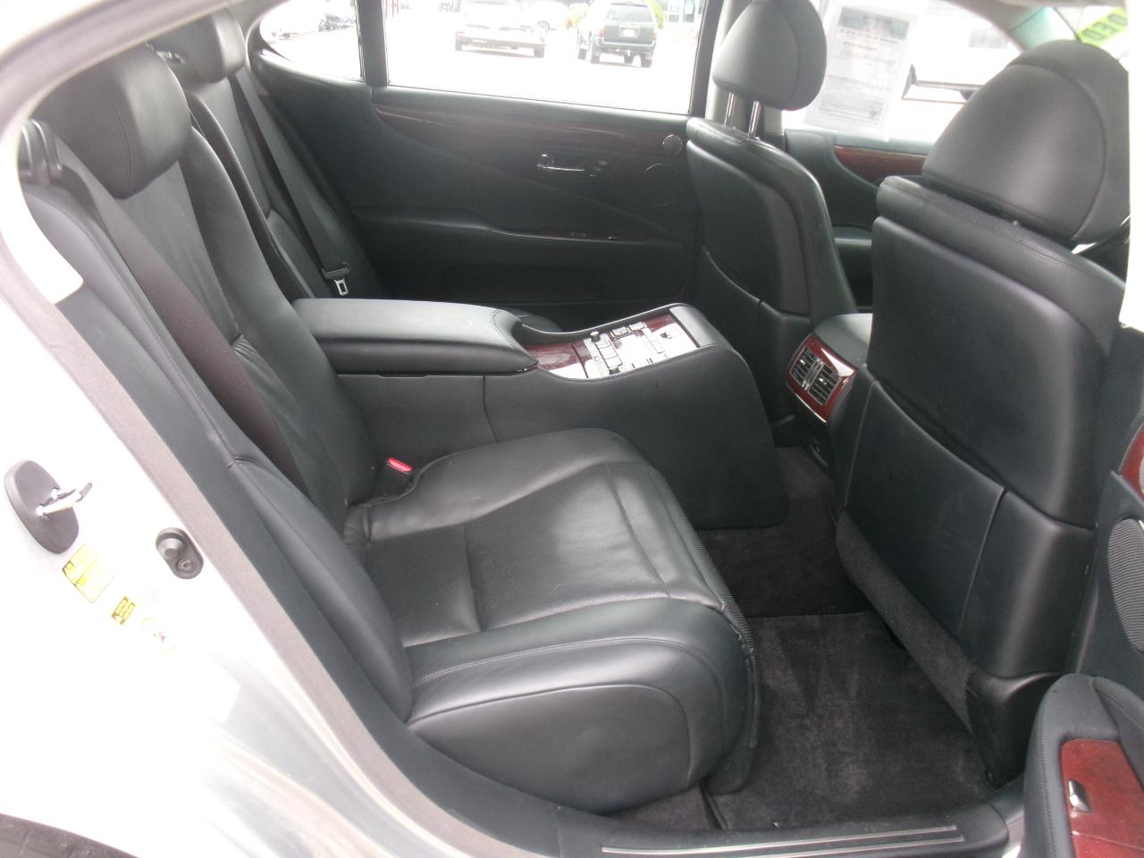 Lexus LS 460 L Luxury Sedan 2008