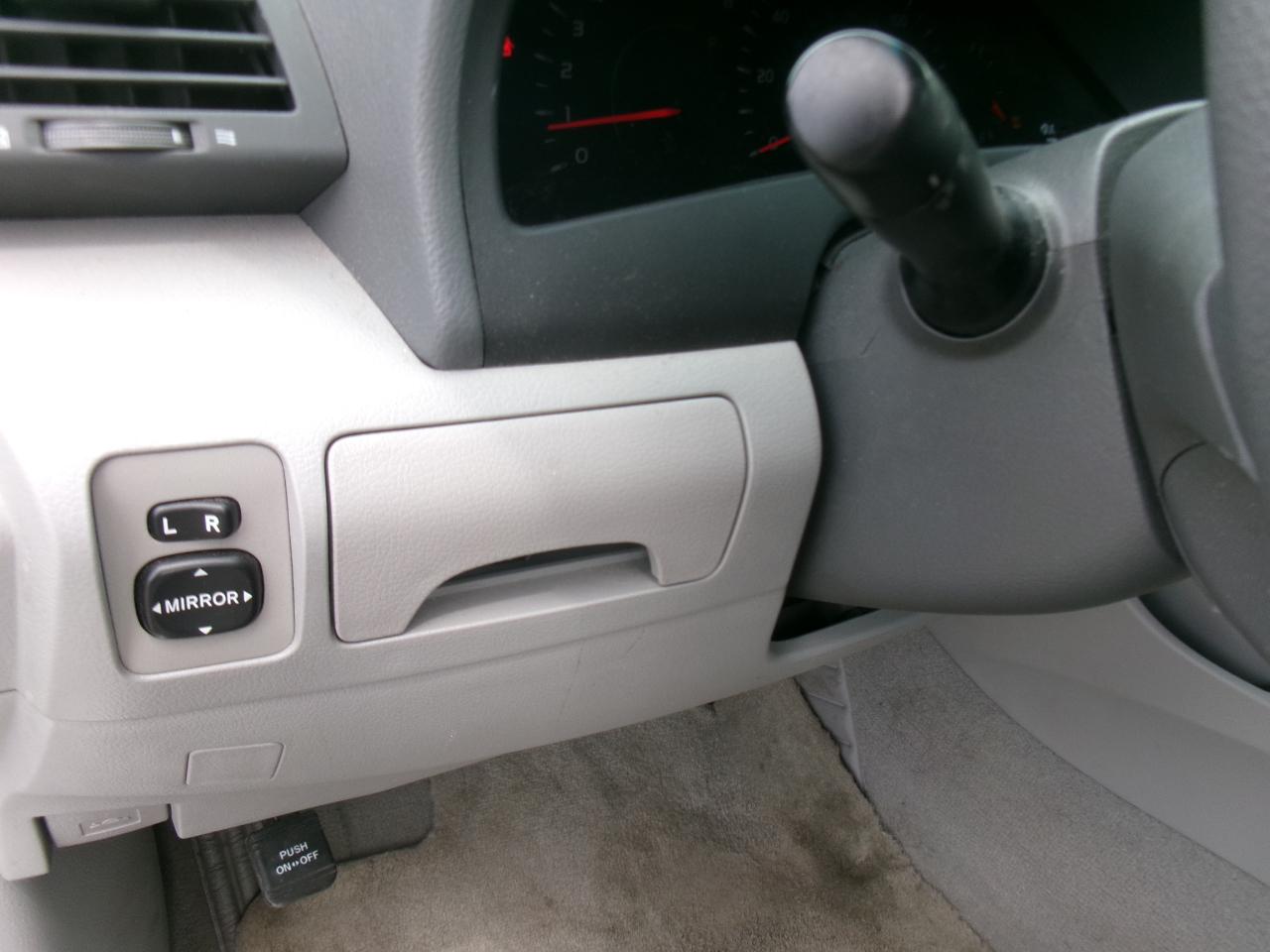 Toyota Camry LE 5-Spd AT 2009