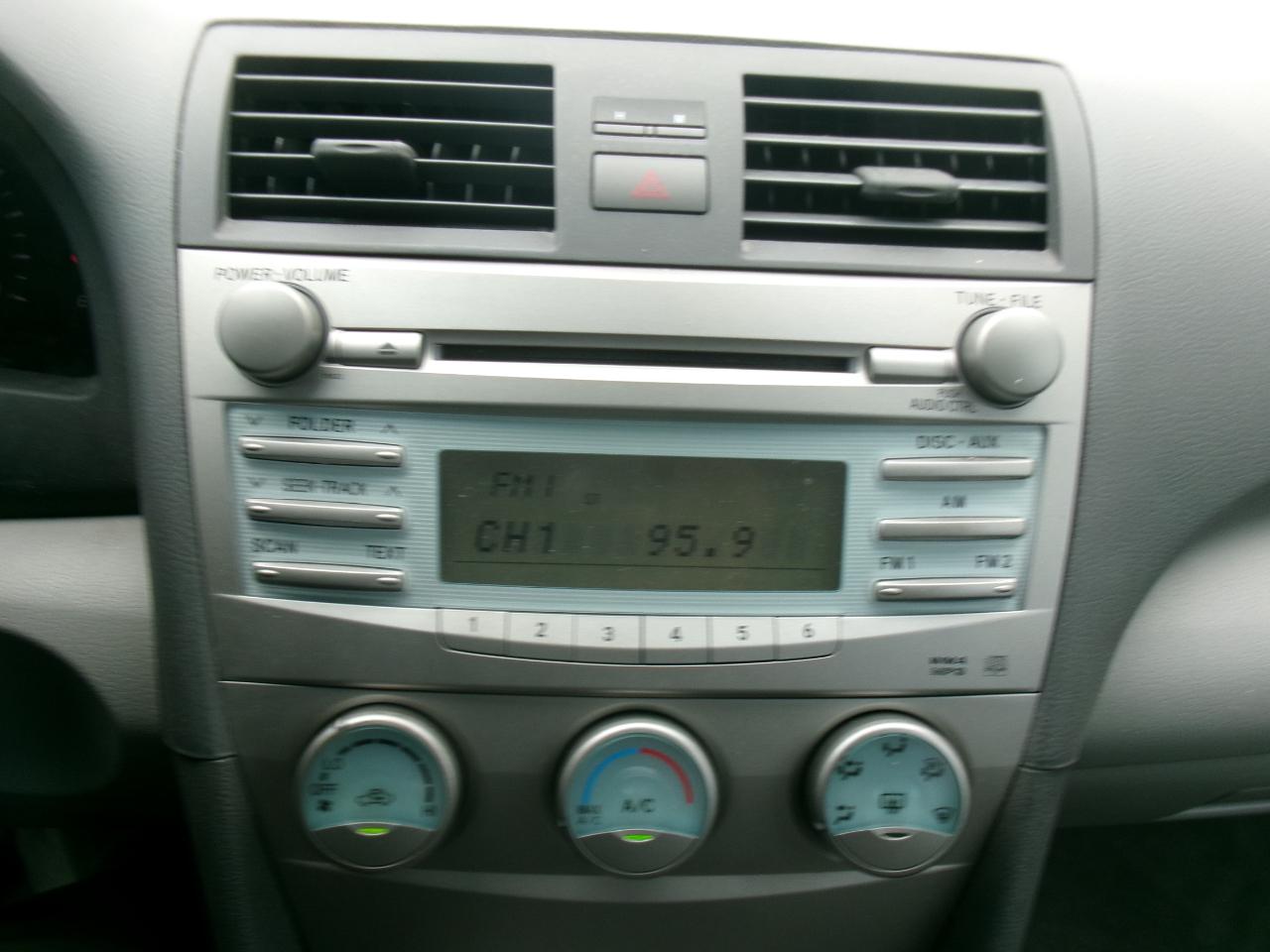 Toyota Camry LE 5-Spd AT 2009