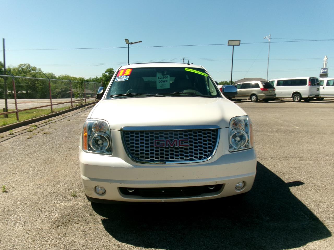 GMC Yukon XL SLT 1/2 Ton 2WD 2013