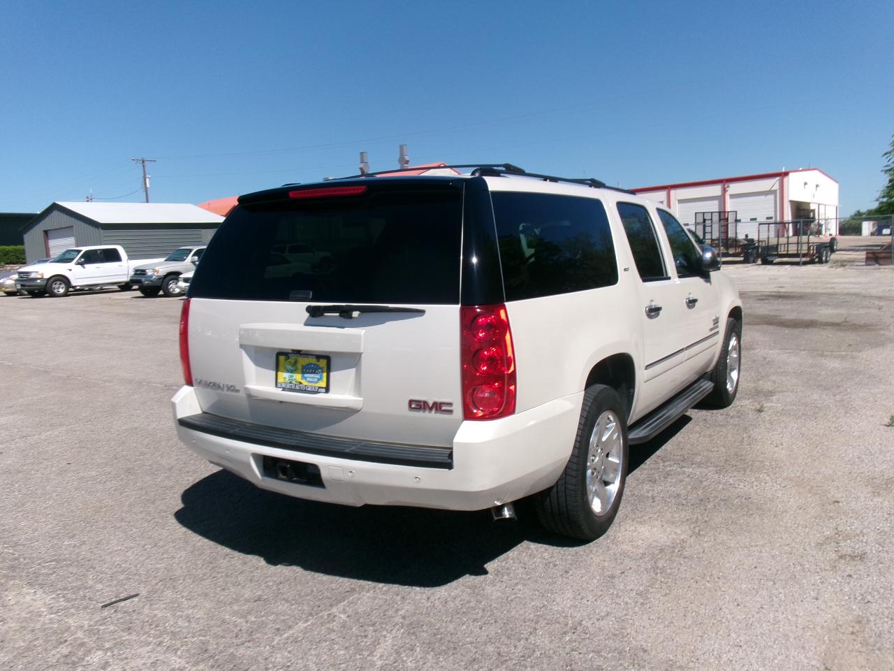 GMC Yukon XL SLT 1/2 Ton 2WD 2013