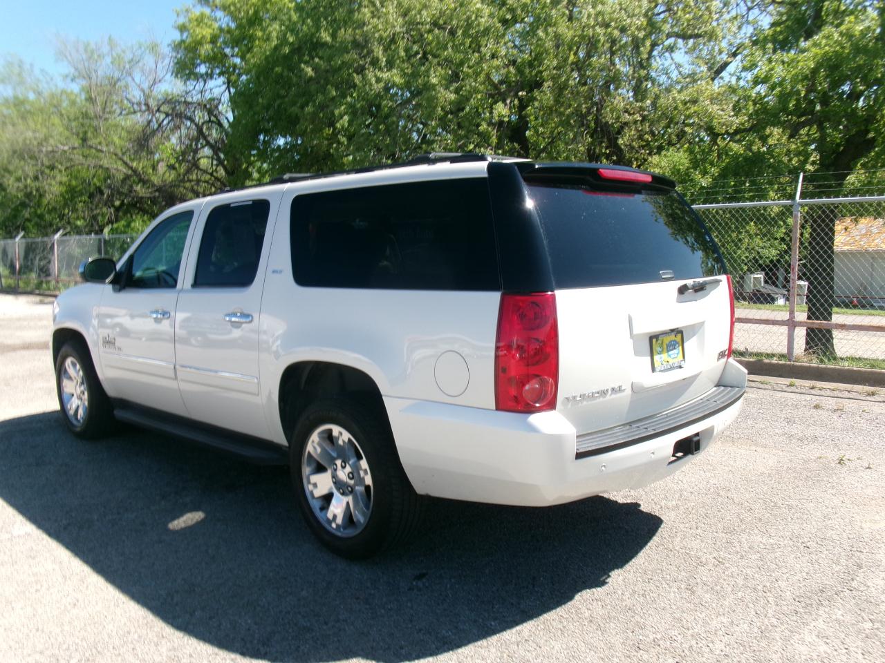 GMC Yukon XL SLT 1/2 Ton 2WD 2013
