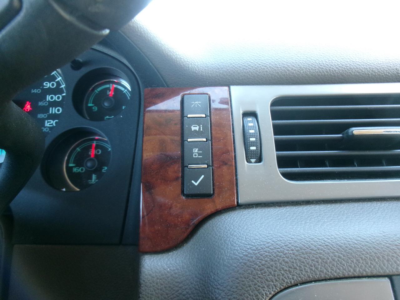 GMC Yukon XL SLT 1/2 Ton 2WD 2013