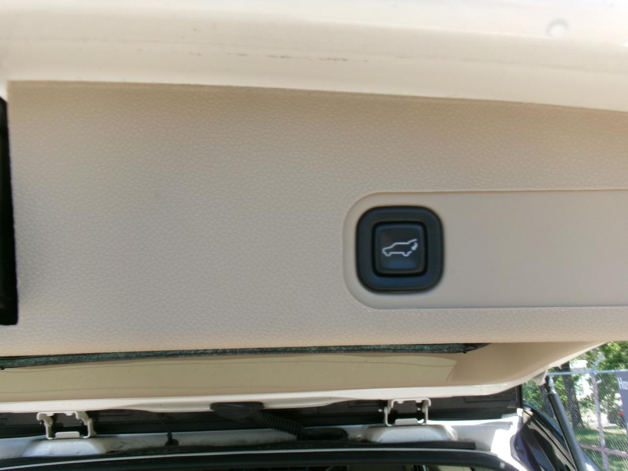 GMC Yukon XL SLT 1/2 Ton 2WD 2013