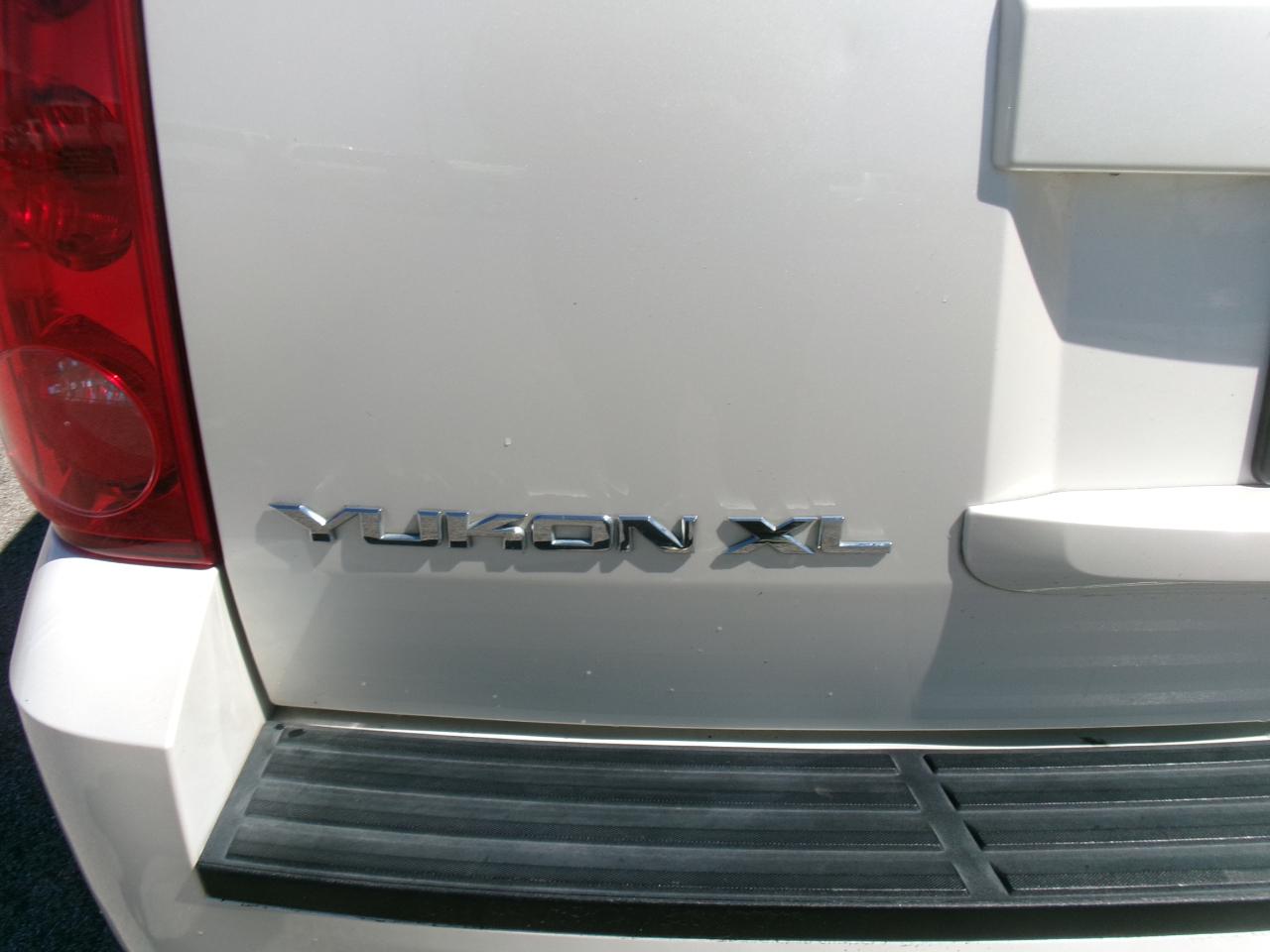 GMC Yukon XL SLT 1/2 Ton 2WD 2013