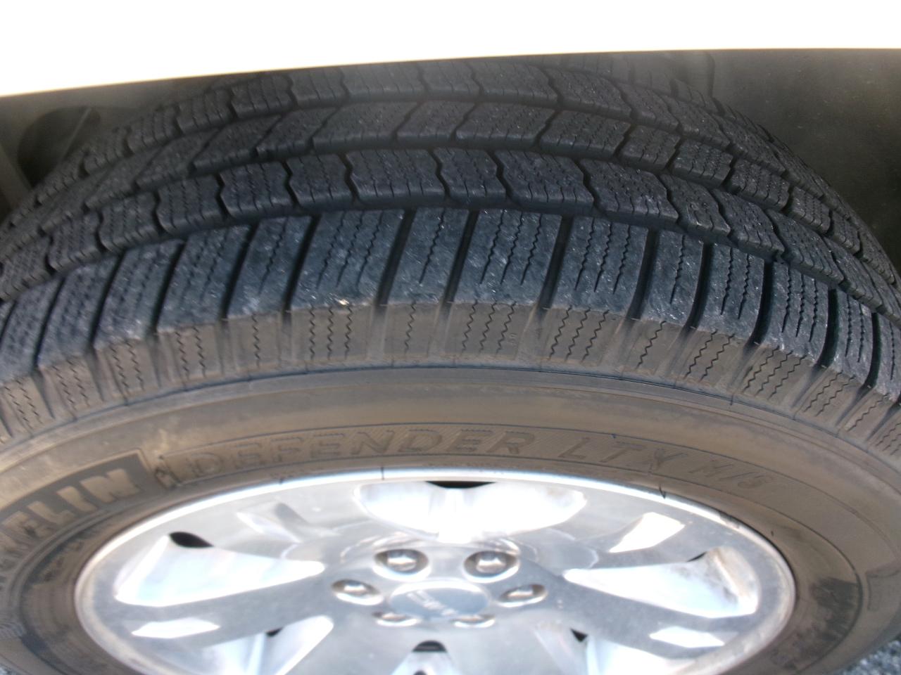 GMC Yukon XL SLT 1/2 Ton 2WD 2013