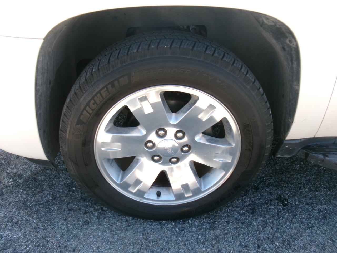 GMC Yukon XL SLT 1/2 Ton 2WD 2013