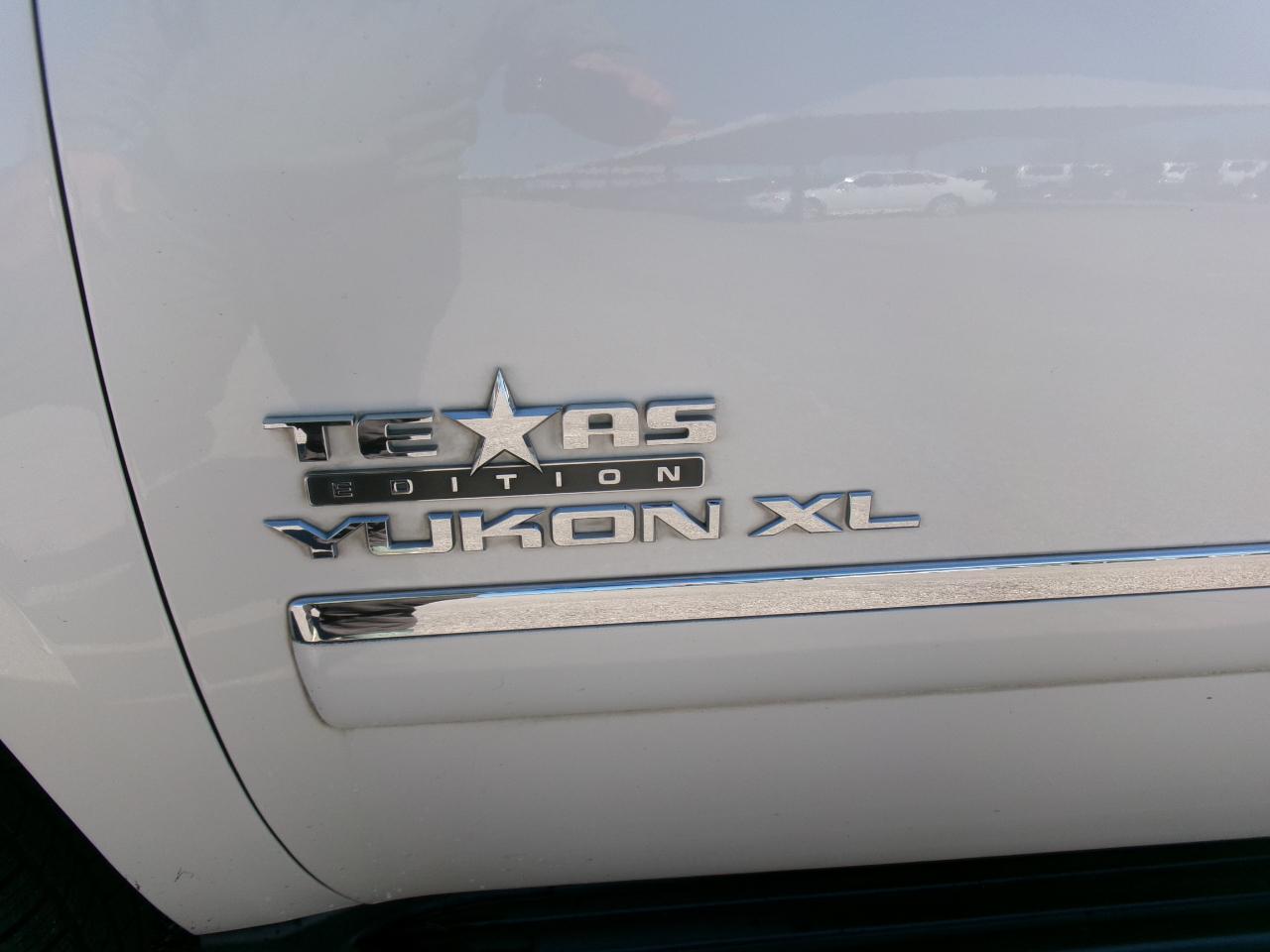 GMC Yukon XL SLT 1/2 Ton 2WD 2013