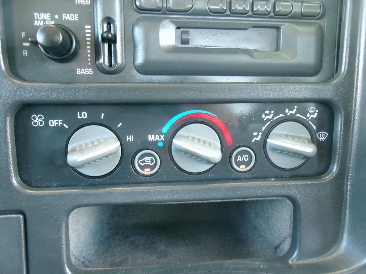 Chevrolet C/K 1500 Ext. Cab 6.5-ft. Bed 2WD 1998