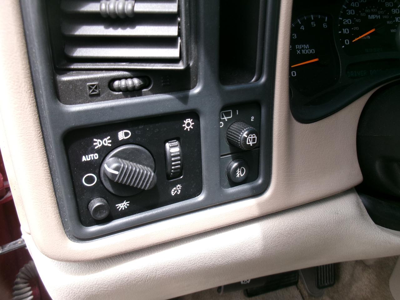 Chevrolet Tahoe 2WD 2003