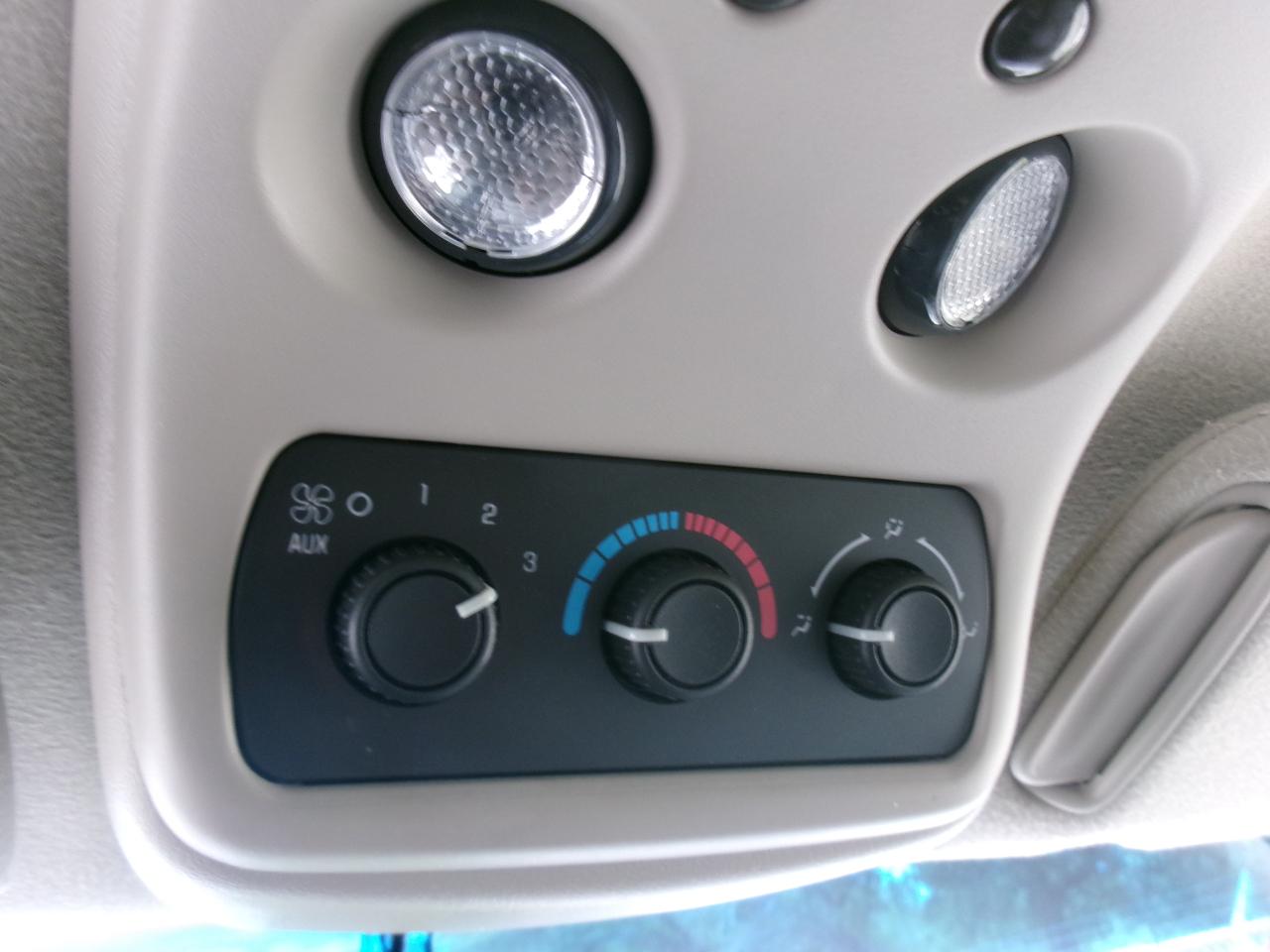 Chevrolet Tahoe 2WD 2003