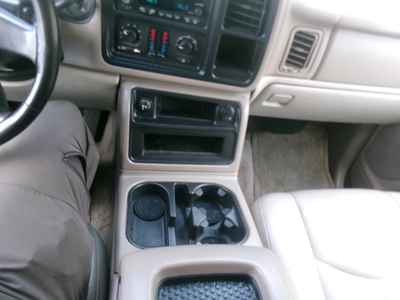 Chevrolet Tahoe 2WD 2003