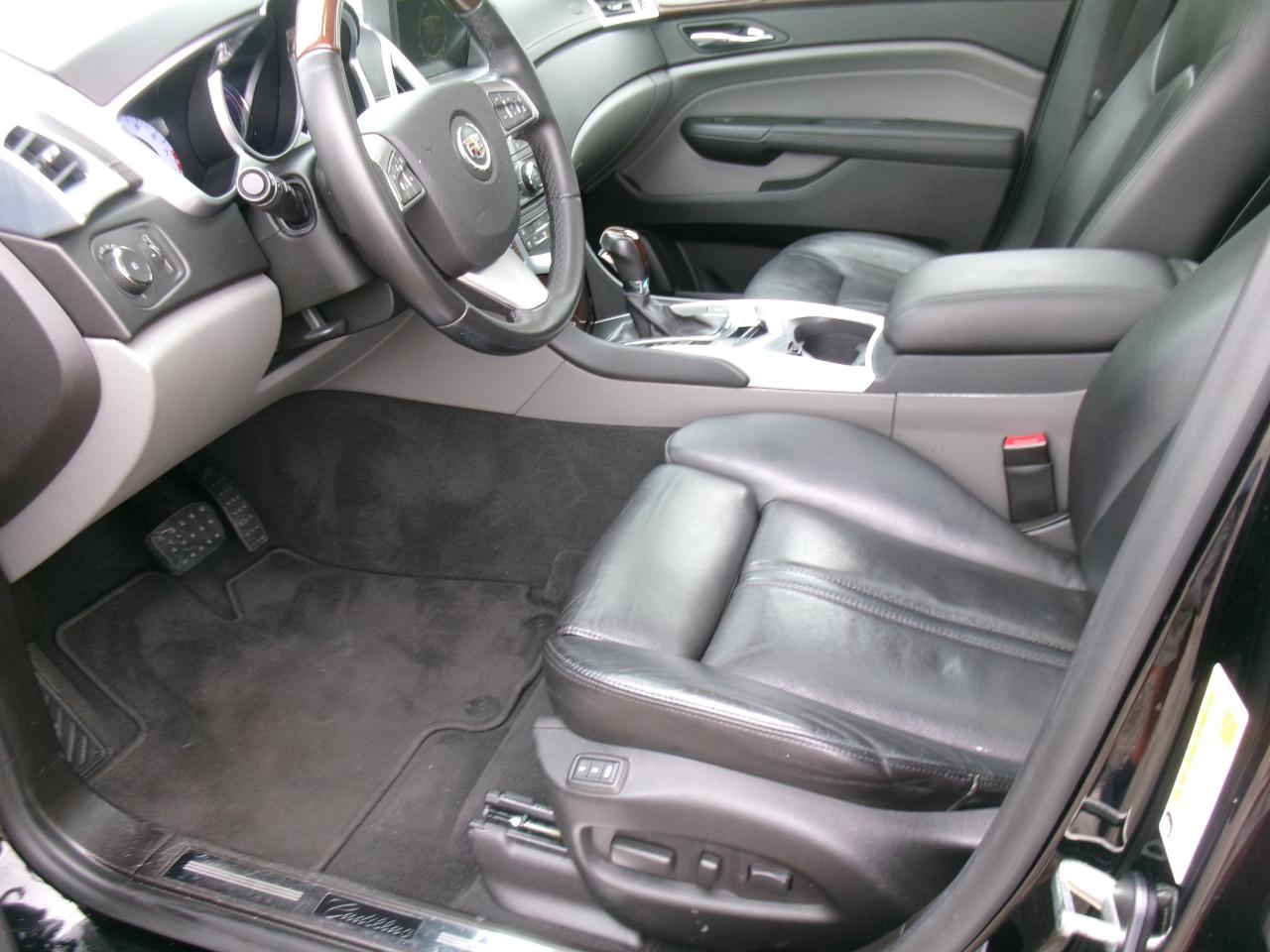 Cadillac SRX Premium Collection AWD 2011