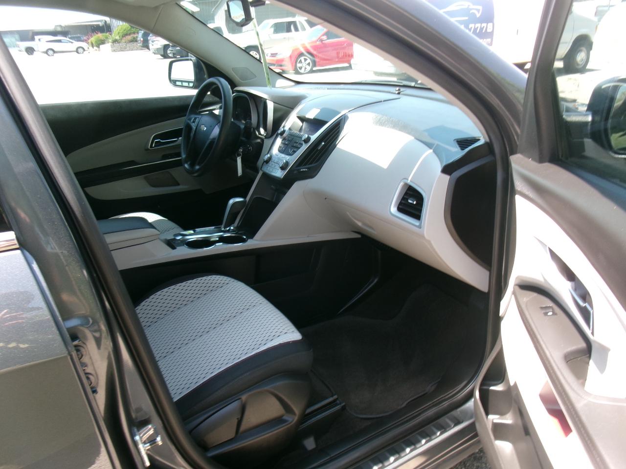 Chevrolet Equinox LS 2WD 2011