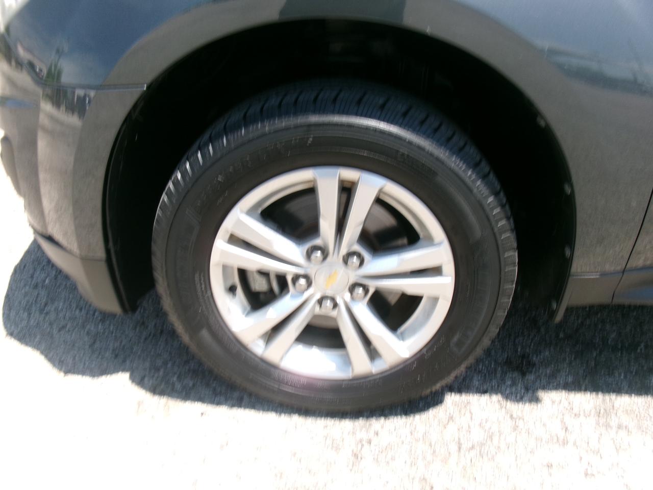 Chevrolet Equinox LS 2WD 2011