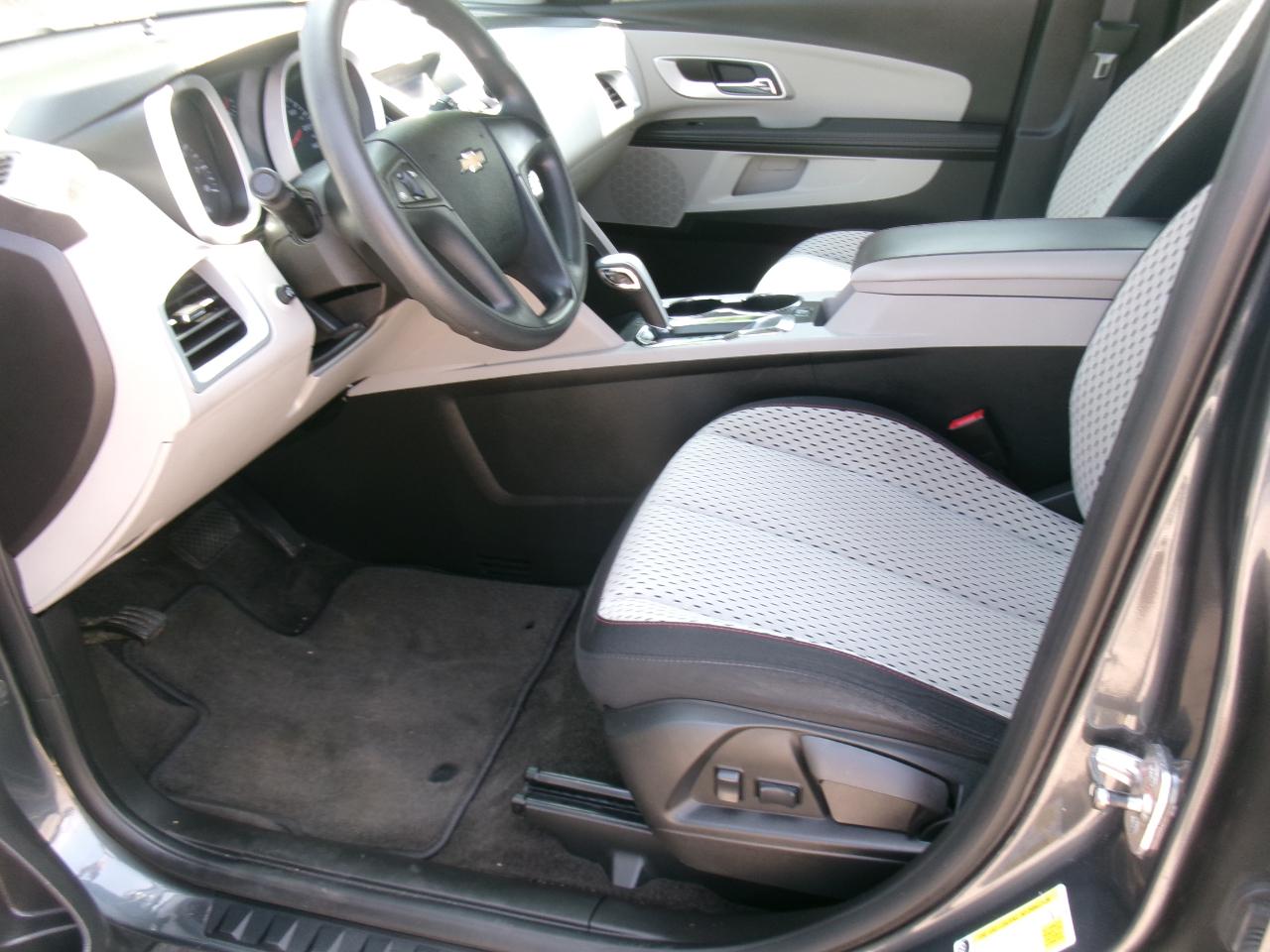 Chevrolet Equinox LS 2WD 2011