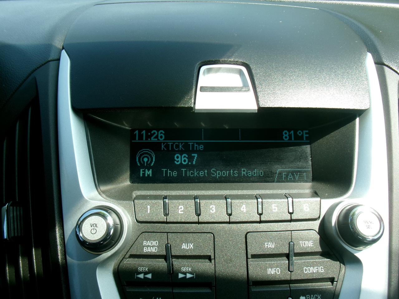 Chevrolet Equinox LS 2WD 2011