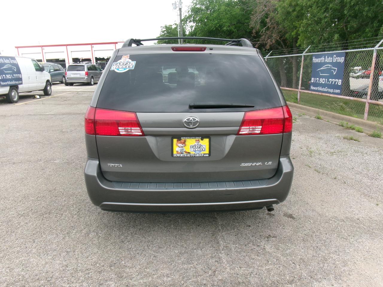 Toyota Sienna LE - 7 Passenger 2004