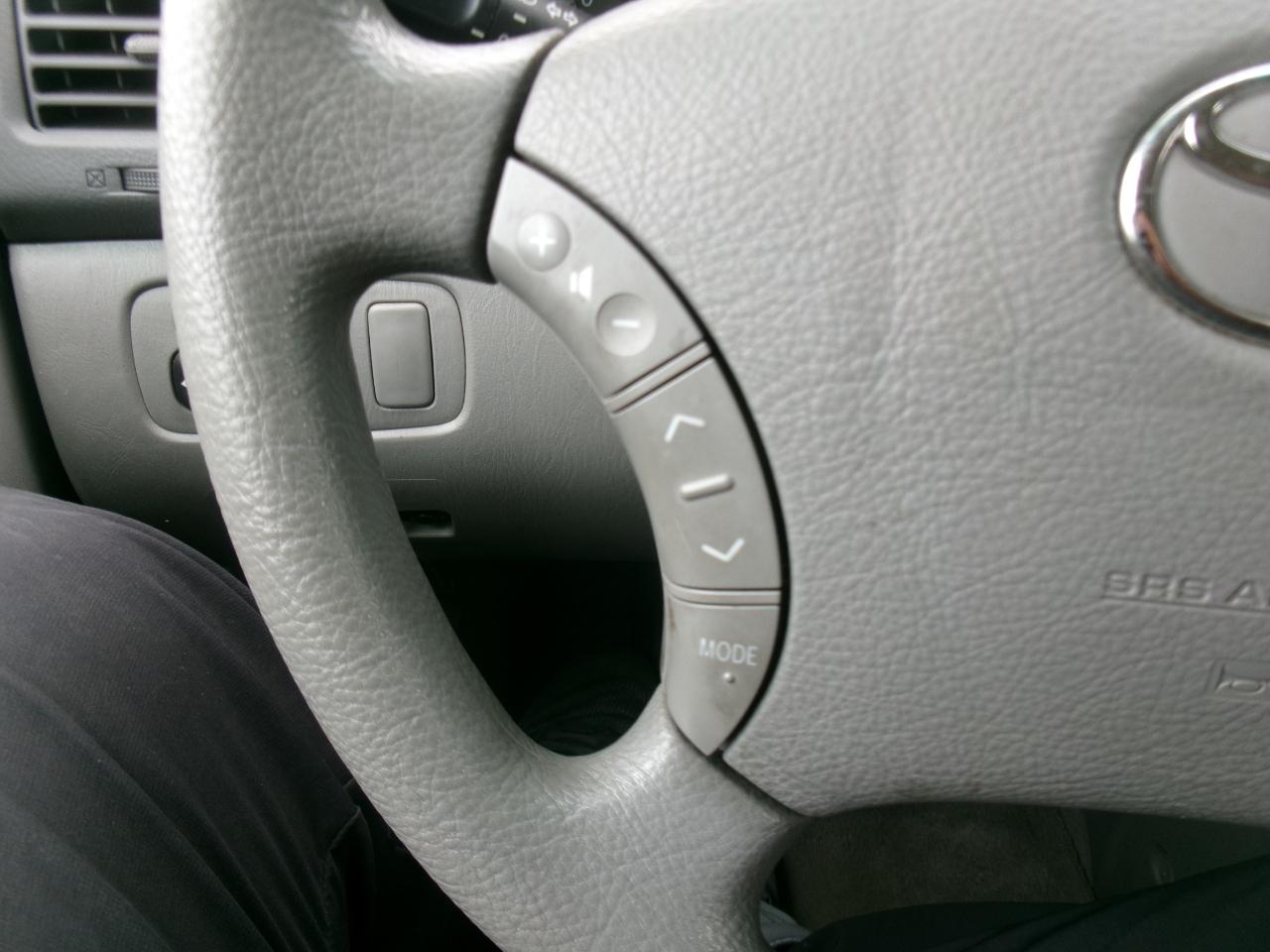 Toyota Sienna LE - 7 Passenger 2004