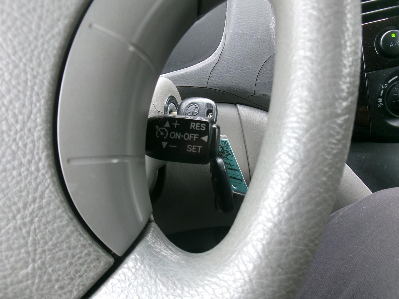 Toyota Sienna LE - 7 Passenger 2004