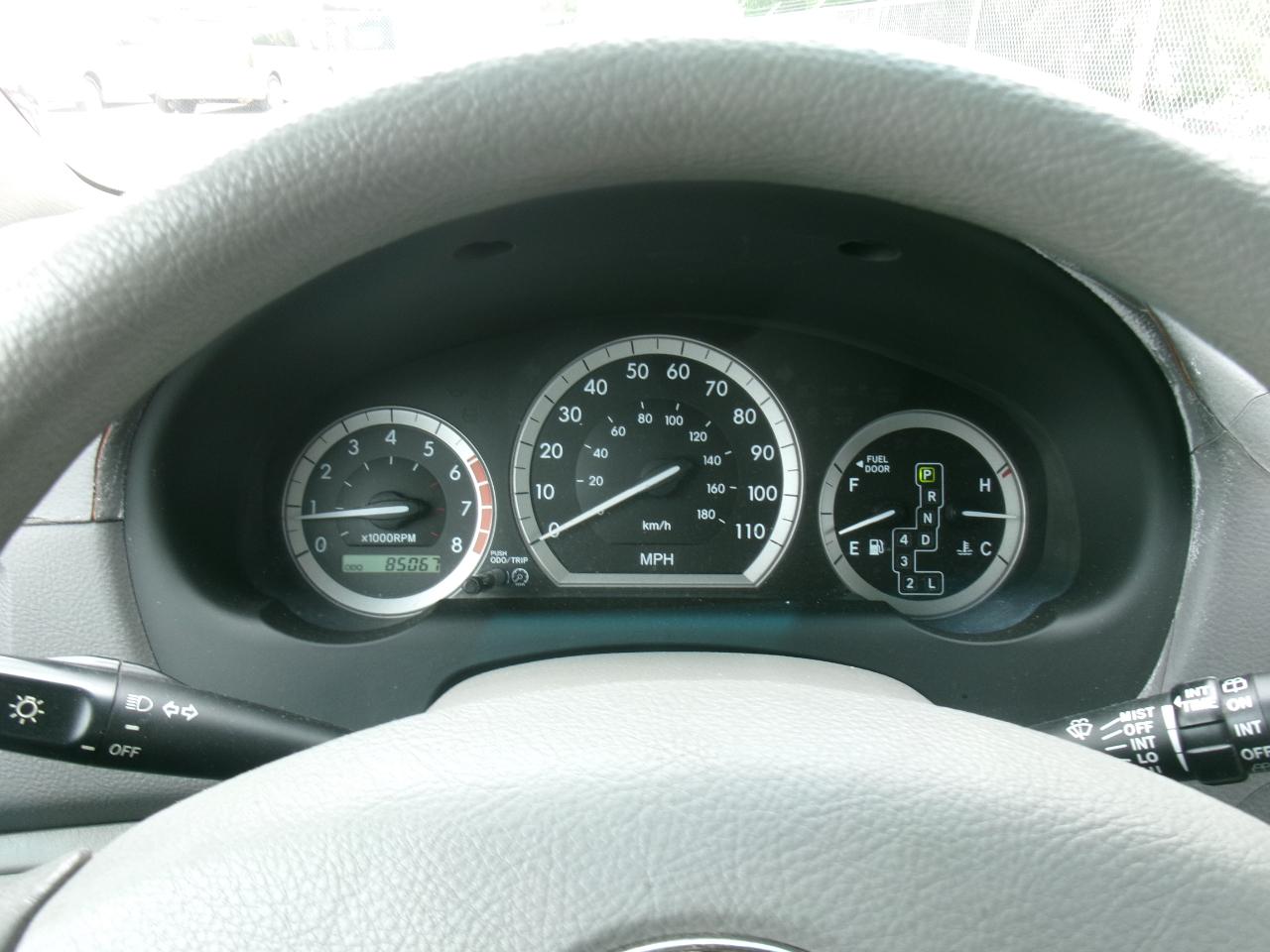 Toyota Sienna LE - 7 Passenger 2004