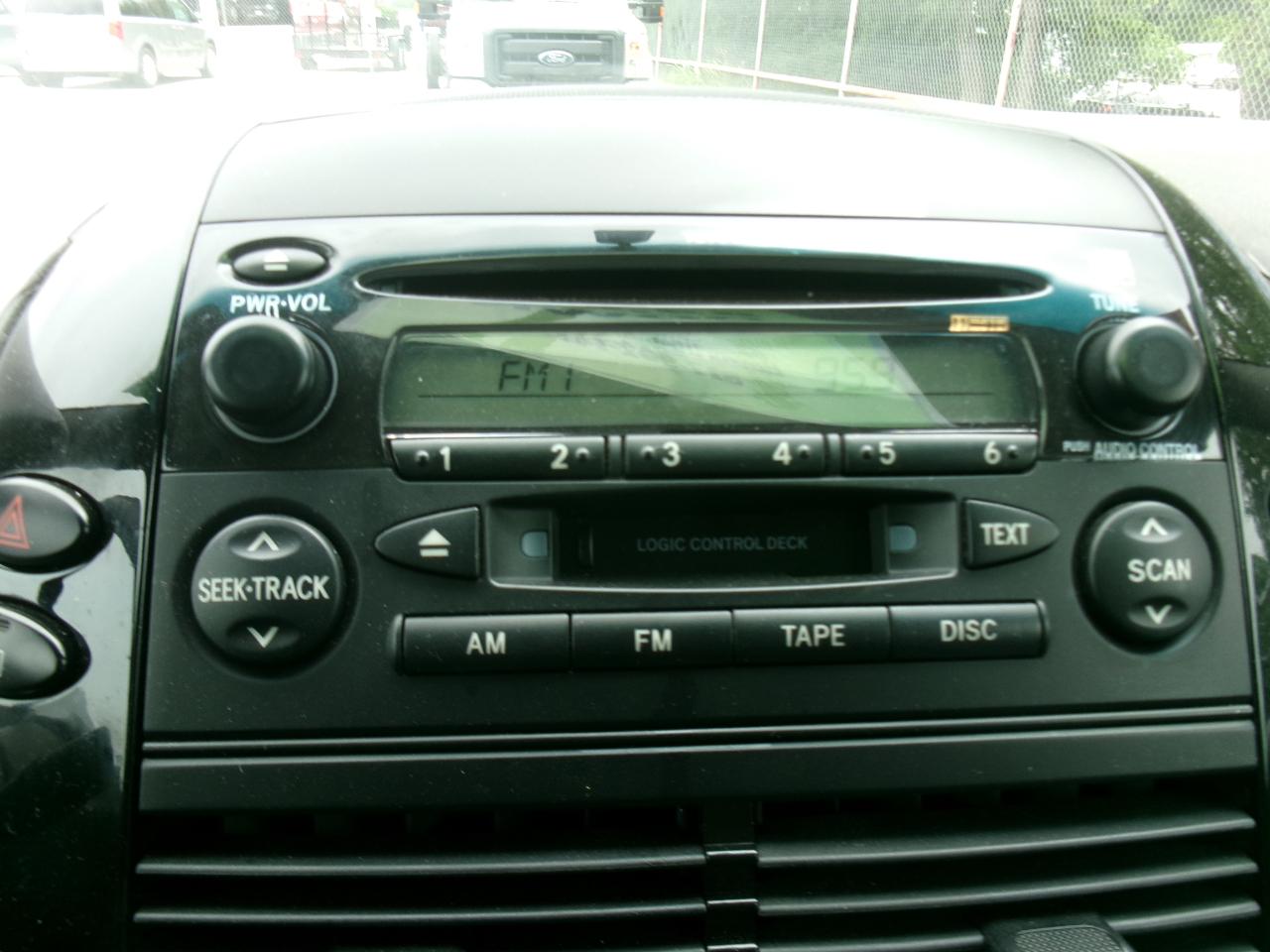 Toyota Sienna LE - 7 Passenger 2004