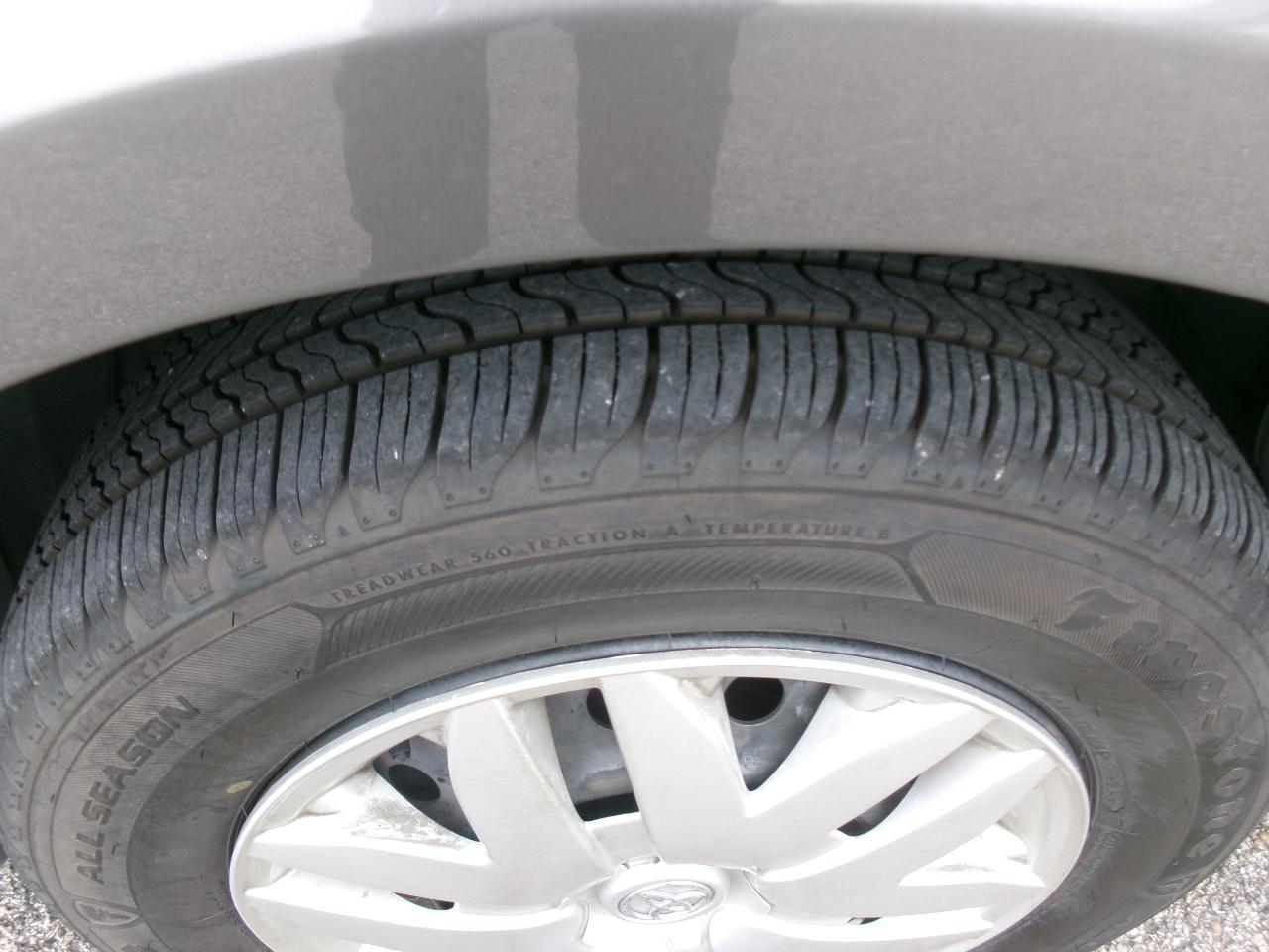 Toyota Sienna LE - 7 Passenger 2004